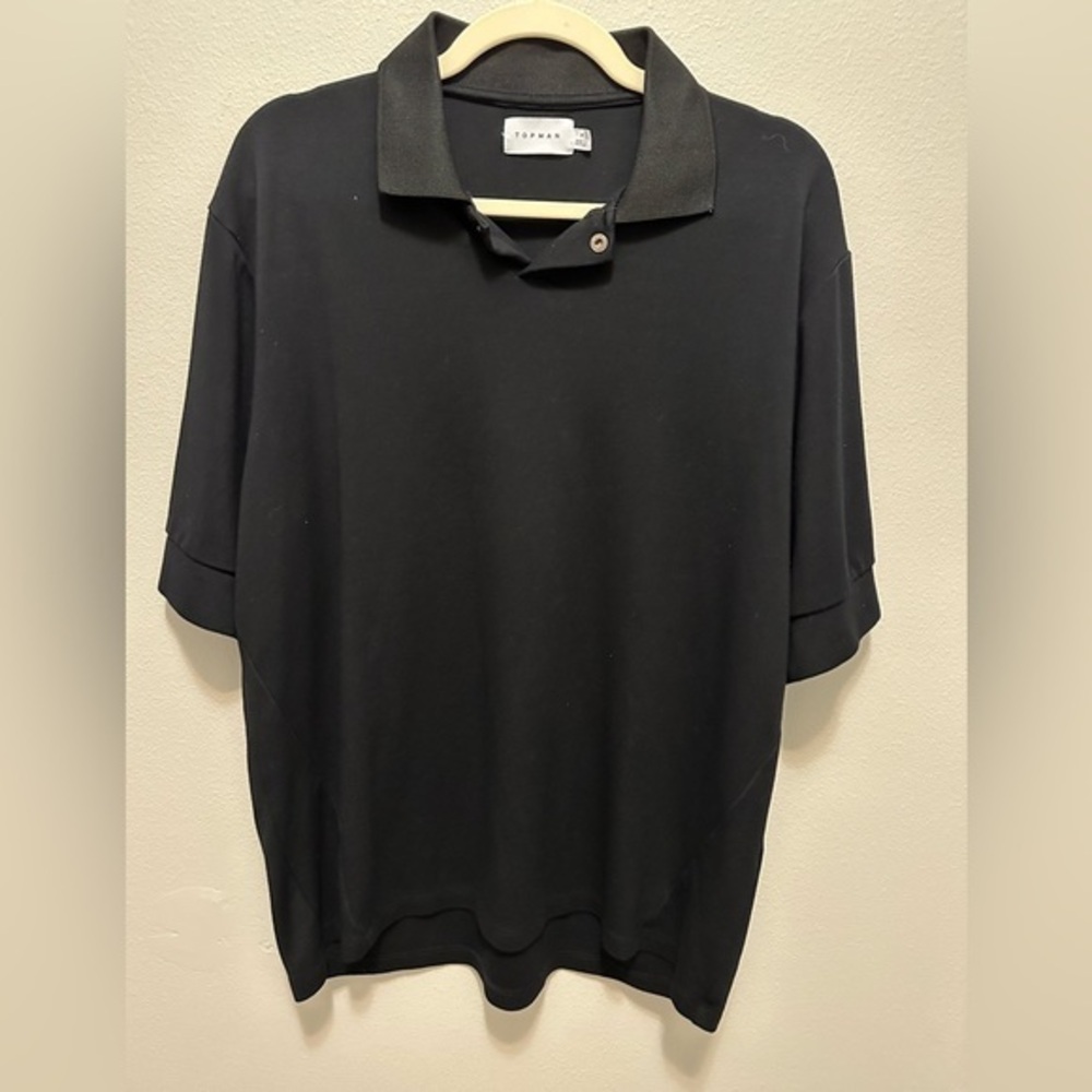 Topshop Black Men’s size med One Button Short Sleeve Top. Pre owned gently used